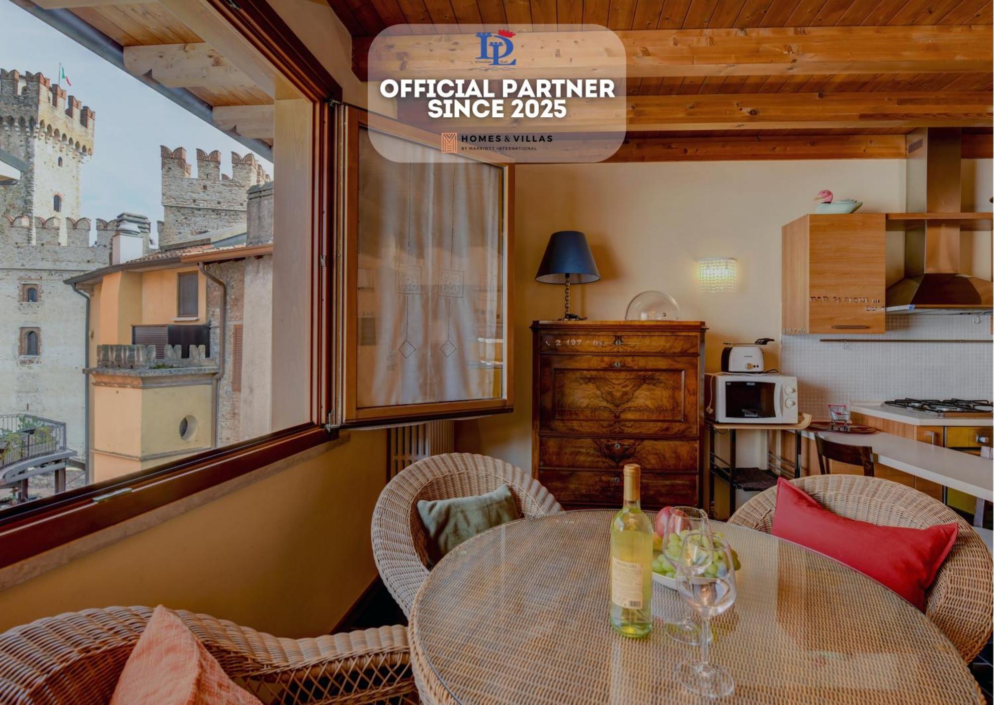 Desenzanoloft Official Partner Marriott Homes & Villas -Penthouse Never Say Never Sirmione Castle View Dış mekan fotoğraf